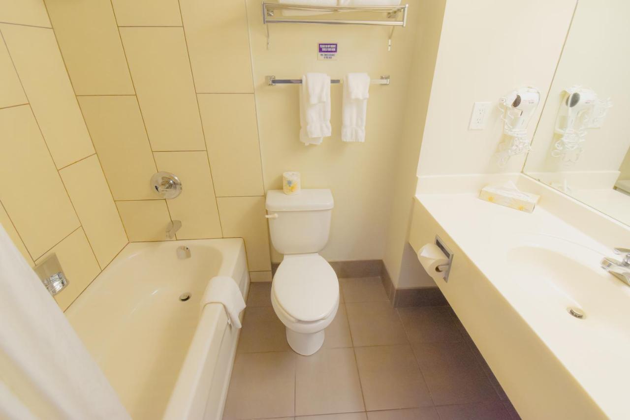 Hotel Canad Destination Centre Polo Park 3*