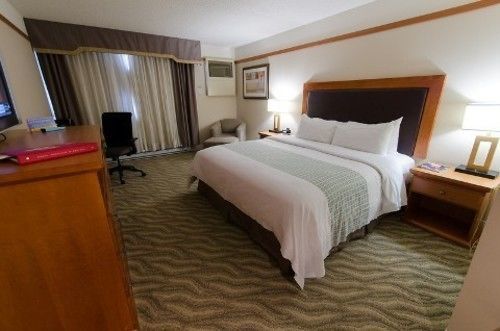 Hotel Canad Destination Centre Polo Park Winnipeg