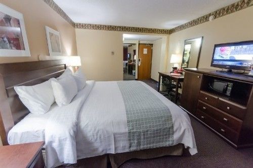Hotel Canad Destination Centre Polo Park 3*